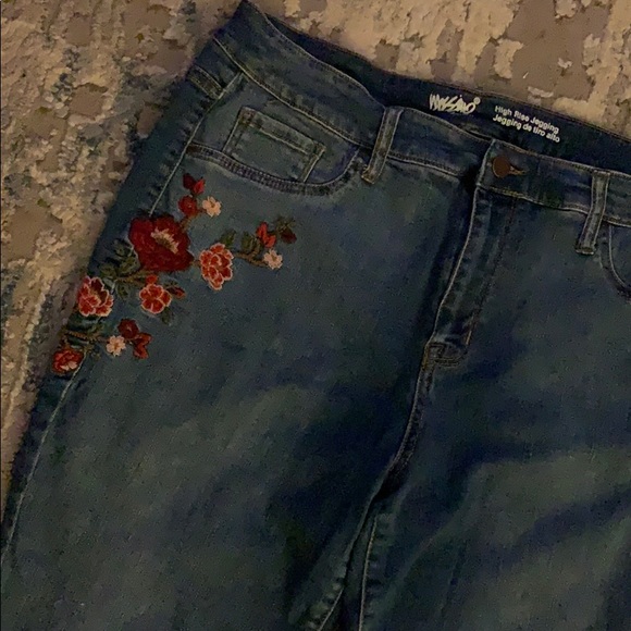 SOLD - Picture 3 of 7